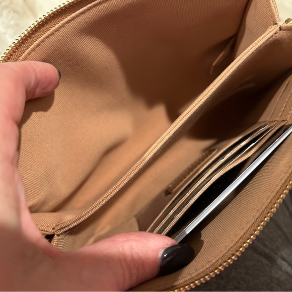 23 Chanel 19 Wristlet brown leather caramel - Picture 6 of 7